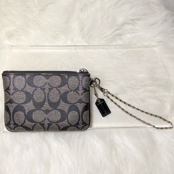GUC Coach Signature Wristlet Tonal Black - Picture 2 of 8